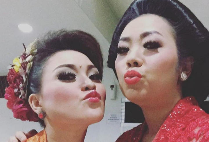 Rita Tila juga pernah berfoto dan mengucapkan selamat ulang tahun untuk Soimah