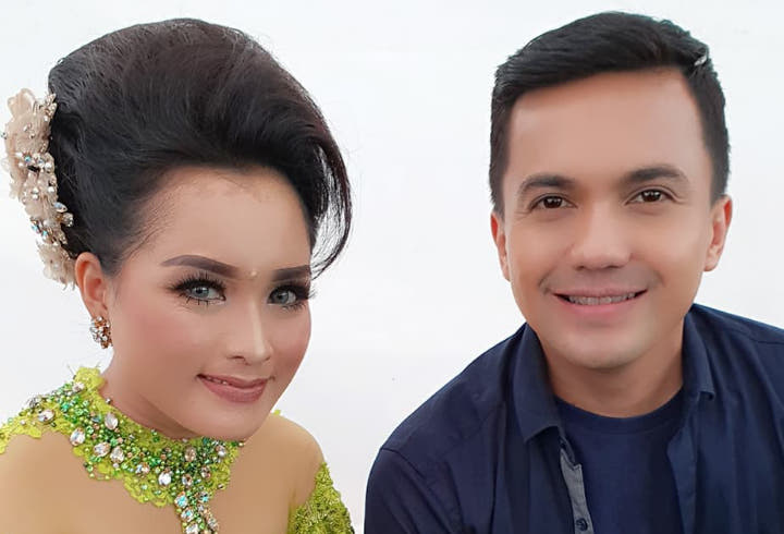 Selain Dewi Gita dan Soimah, Rita Tila juga pernah berfoto dengan Sahrul Gunawan