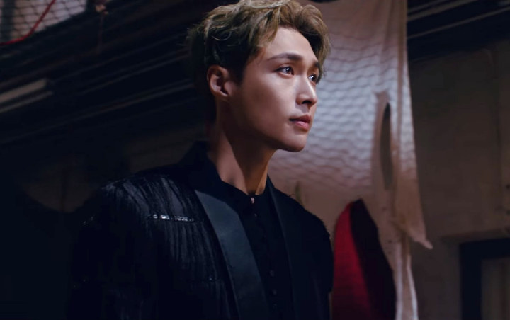 Seksinya Lay EXO Nge-dance Topless di MV 'NAMANANA'