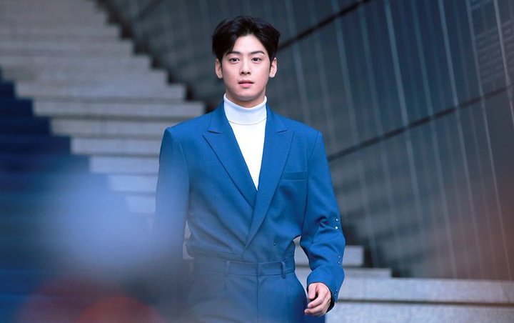 Wajah Jerawatan Cha Eunwoo Saat Hadiri Seoul Fashion Week Jadi Sorotan Fans