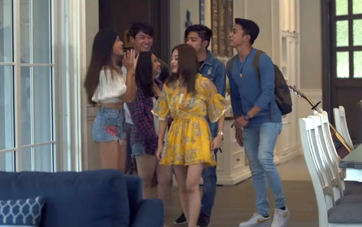 Diproduseri Dinda Hauw, Adegan Ciuman Web Series 'Koma