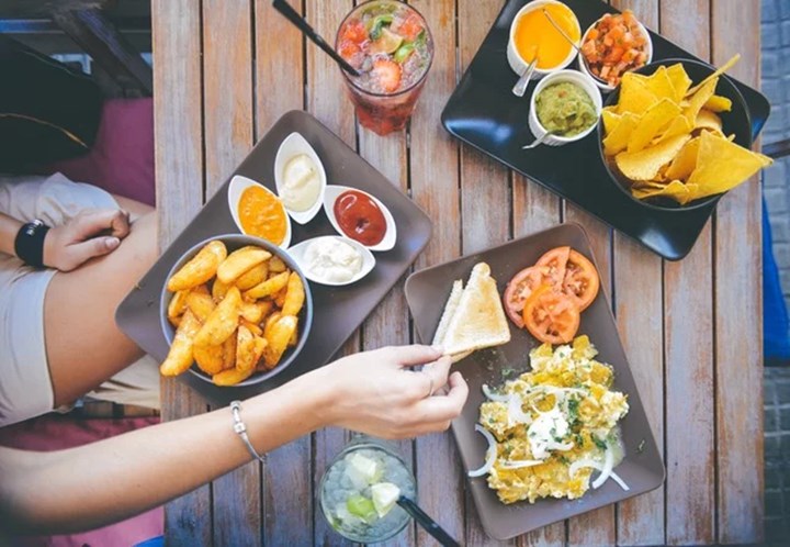 Ngemil Makanan Bernutrisi Secara Berlebihan