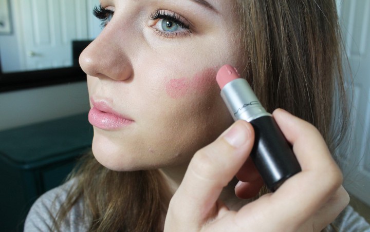 Penggunaan Lipstik dan Lipcream Sebagai Blush On Serta Eye Shadow
