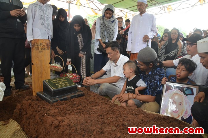 Penuh Khidmat, Bacaan Doa Juga Ditujukan untuk Mendiang Titi Qadarsih