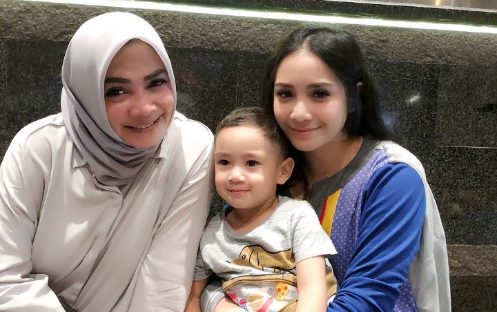 Rieta Amilia Bagikan Foto Masa Kecil Nagita Slavina, Netter: Imut dan Mirip Rafathar