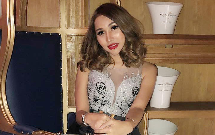 Lucinta Luna Ala Model Victoria's Secret dan Pose Nungging, Lipatan