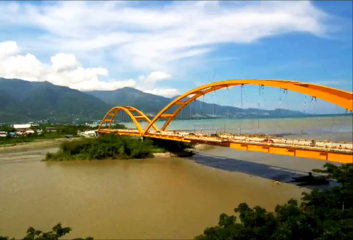 Jembatan Ponulele yang Dikenal dengan Jembatan Kuning