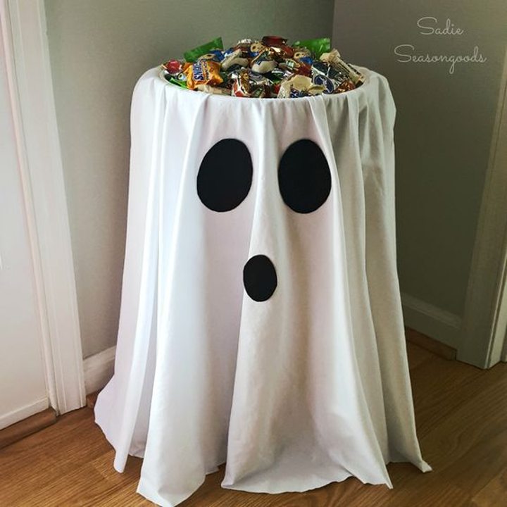 Meja Hantu Seram Buat Pesta Halloween Kalian