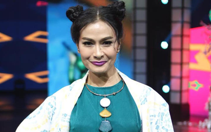 Selfie Bareng Jokowi, Iis Dahlia Disindir Soal Malas 