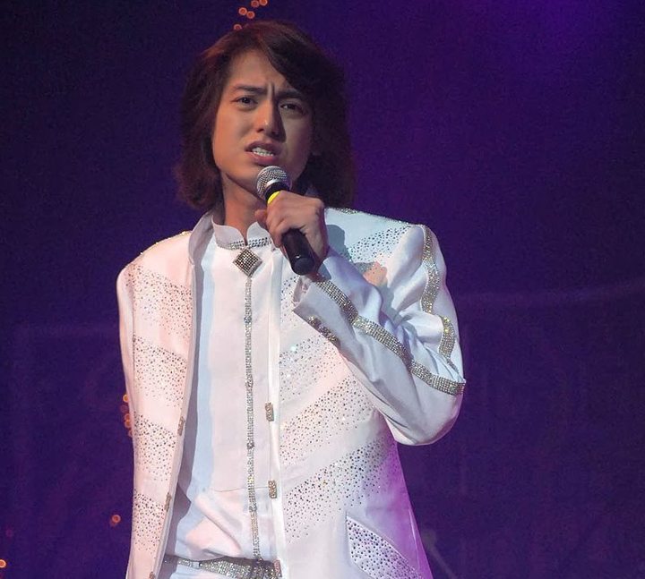 Roger Danuarta Debut Jadi Penyanyi Lewat Album Rohani 'An Zhao Ni Shuo Yao'