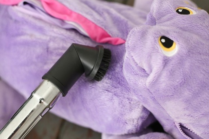 Setelah Kering Sisir Bulu Pada Boneka