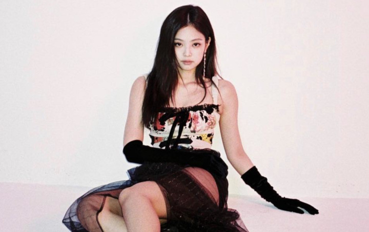 Ungkap Tak Sabar Debut Solo Lewat Pose Seksi di Rumput, Jennie Malah Dicibir