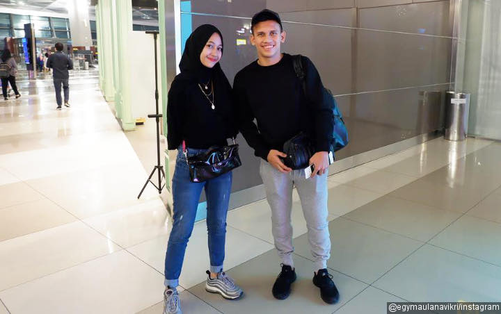 Mesra di Bandara dengan Egy Maulana, Putri Cantik Umi Pipik Pamer Foto 'Galau' Diceramahi Netter