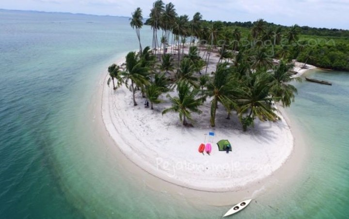 Pantai Pulau Abang Dengan Daya Tarik Keindahan Lautnya