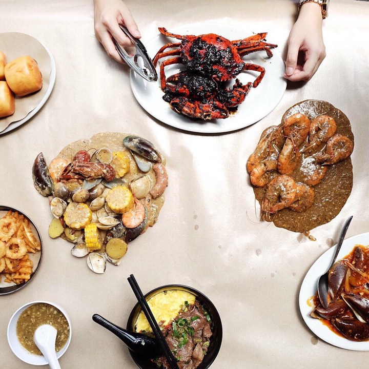 Cranky Crab, Sensasi Makan Kepiting Langsung di Meja Makan