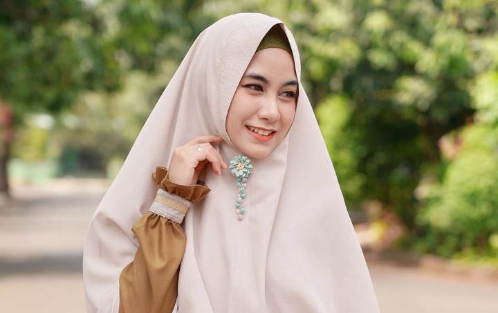 Anisa Rahma Tampil Anggun Pamer Senyum Manis, Netter Duga 