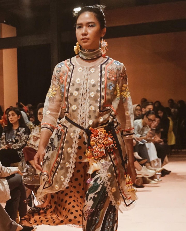 Pamerkan Atasan Berwarna Cream, Laura Basuki Tampil Anggun