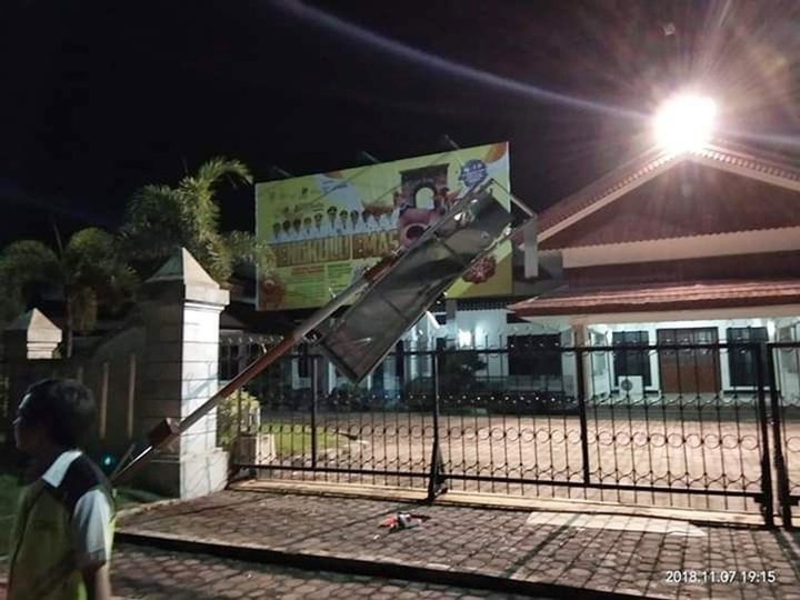 Kondisi Tiang Setelah Ditabrak oleh Pesawat Lion Air