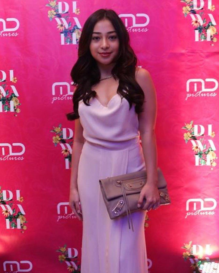 Ikut Meriahkan Perayaan Diwali, Intip 8 Potret Selebriti 