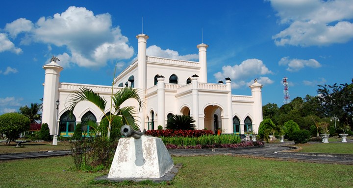 Istana Siak Sri Inderapura di Riau dengan Arsitektur Khas Melayu dan Eropa