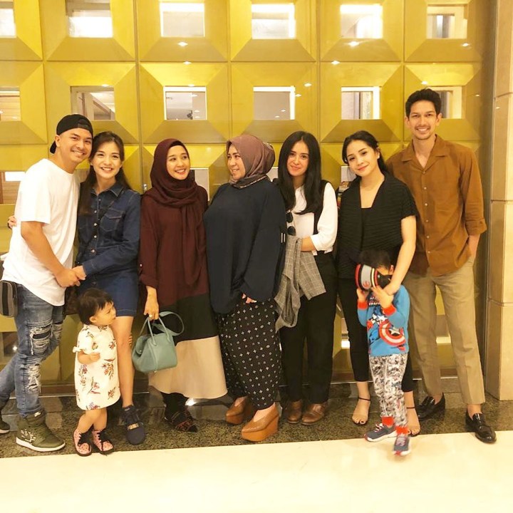 Para member BBB terlihat gembira bisa kumpul bersama membawa keluarga