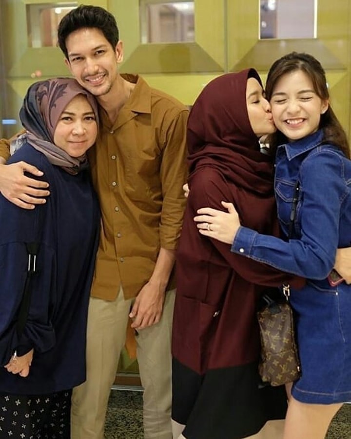 Kebahagiaan terlihat diwajah Dimas Beck cs saat berfoto bersama