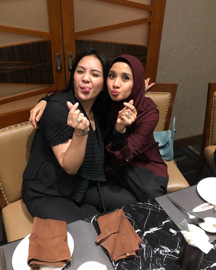 Nagita Slavina terlihat akrab dengan Laudya Cynthia Bella