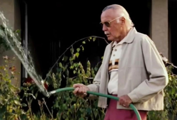 Stan Lee Berperan sebagai Penjual Hot Dog di 