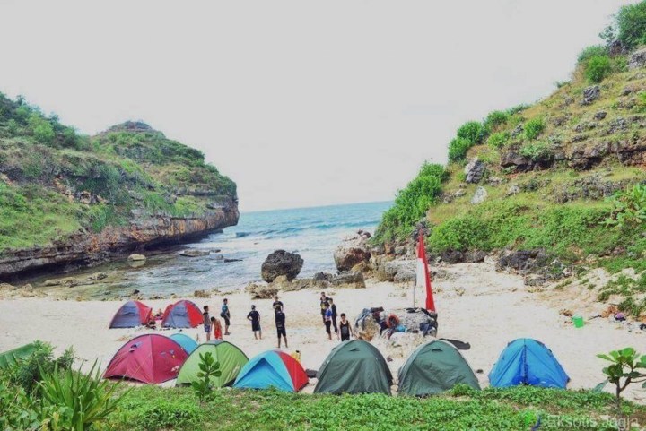 Berkemah di Pantai Ngrumput, Gunungkidul