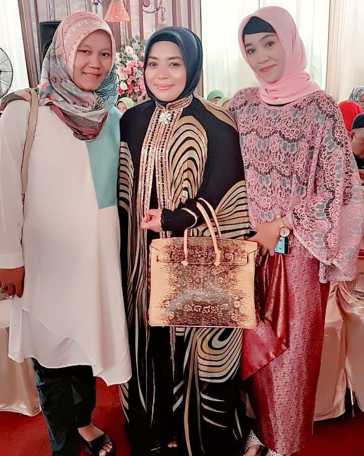 Kondangan Bareng Teman Arisan Berlian