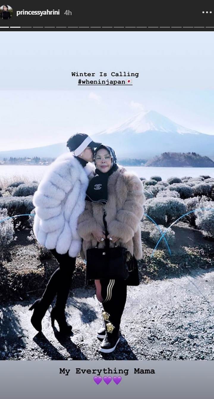 Syahrini Bersama Kesayangan