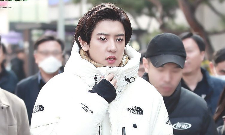 Sempat Bikin Heboh, Ini Alasan Chanyeol Duduk di Sebelah Fans di Fansign EXO