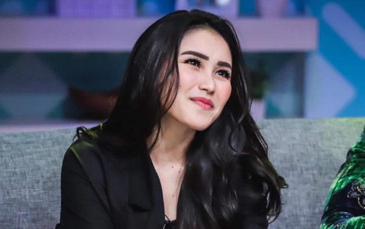 Sabet Gelar Penyanyi Dangdut Tergaul ADI 2018, Ayu Ting Ting Hadiahkan Piala untuk Sang Buah Hati