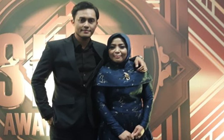 Ikut Pamer Foto Bareng, Pacar Brondong Muzdalifah Tulis Caption Romantis