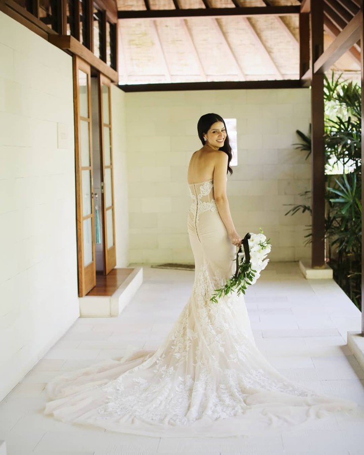 Tampilan Keseluruhan Gaun Pengantin Kat Ramnani dari Belakang