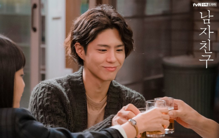 Perkenalkan Karakter Baru, Geng Park Bo Gum Asyik Minum Alkohol di 'Encounter'