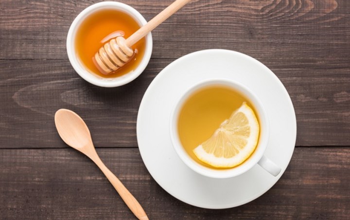Konsumsi Lemon Madu Hangat saat Musim Dingin