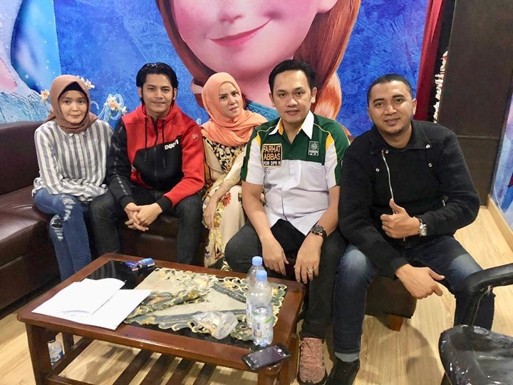 Bersama Farhat Abbas, Angel Lelga dan Fiki Alman Siap Melawan Vicky Prasetyo