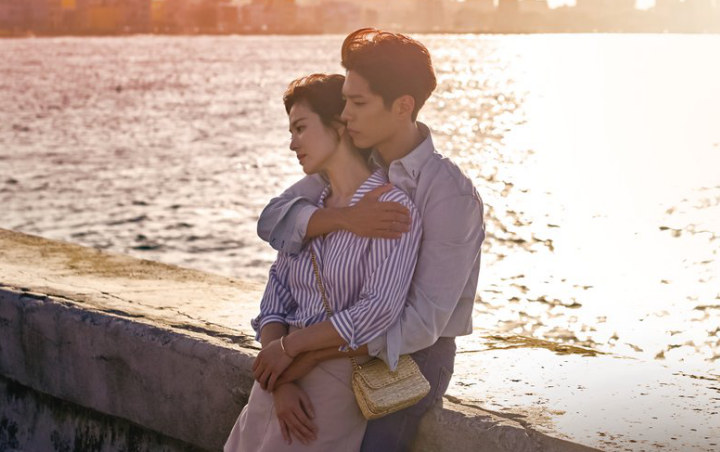 Tatapan Intens, Song Hye Kyo dan Park Bo Gum Nyaris Ciuman di Foto Adegan 'Encounter'