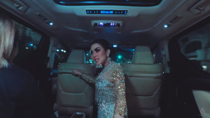 Syahrini Mengaku Tidak Bisa Duduk Di Mobil