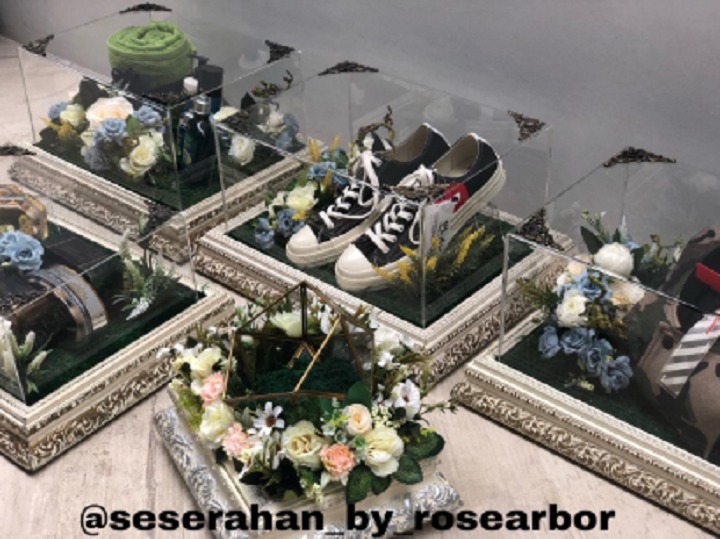 Sepatu Sneakers