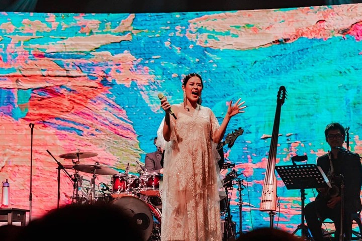 Ekspresi Gembira Raisa