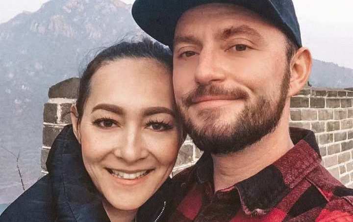 Umbar Foto Mesra, Dewi Rezer Akui Senang Jalan-Jalan Bareng Pacar Bule Ganteng