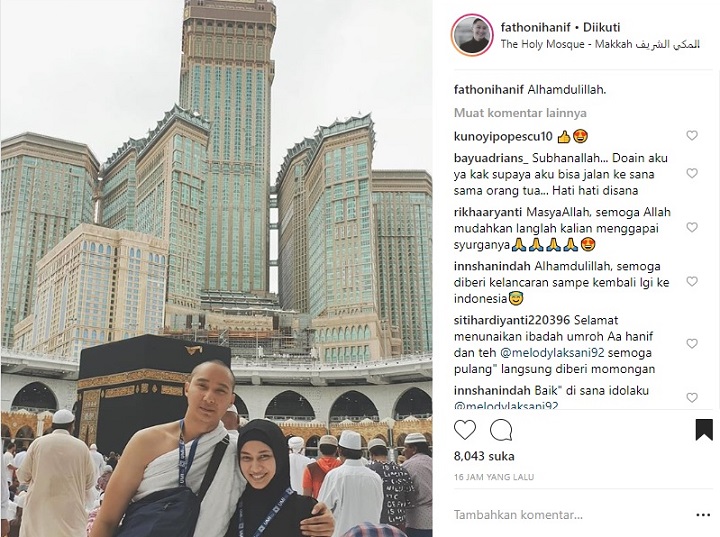 Foto Umrah Melody dan Suami