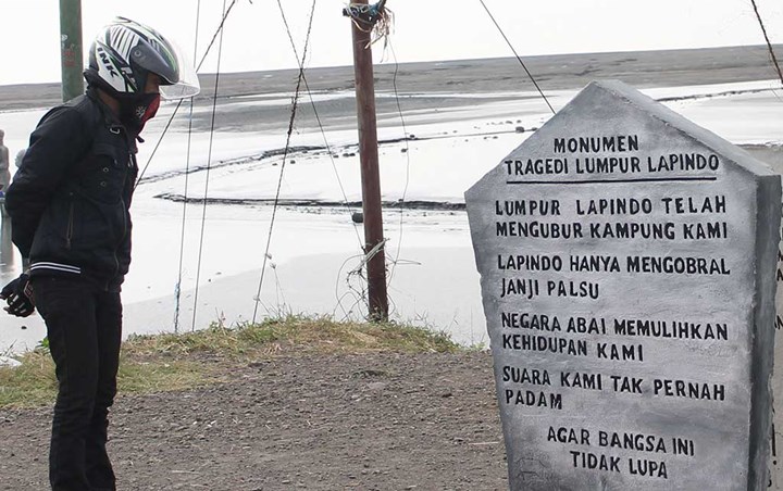 Wisata Monumen Lumpur Lapindo di Sidoarjo