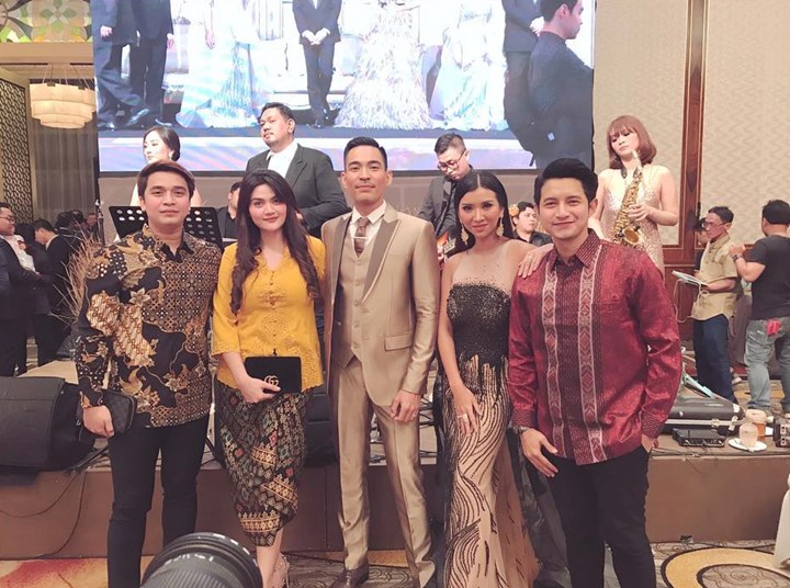 Tangan Hilda Vitria ke Robby Purba Disorot