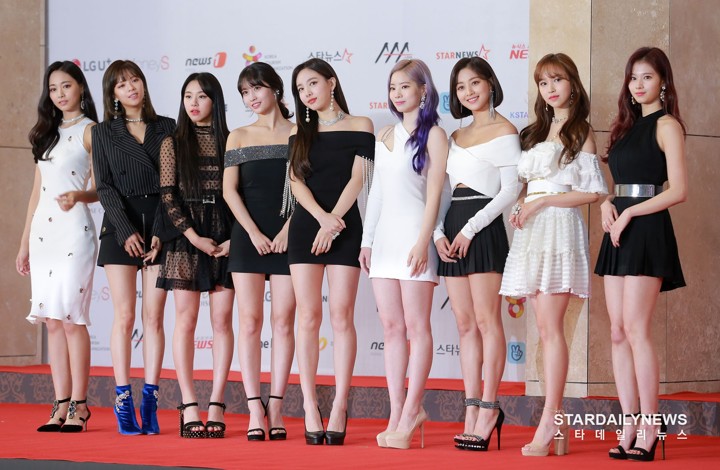 Twice Tampil Kompak di Asia Artist Awards 2018