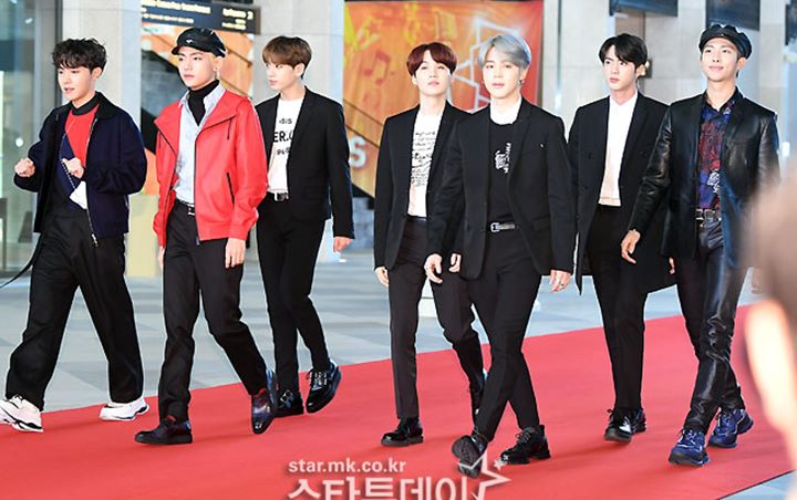 Mikrofon BTS Tak Berfungsi Saat Tampil, Asia Artist Awards 2018 Banjir Hujatan