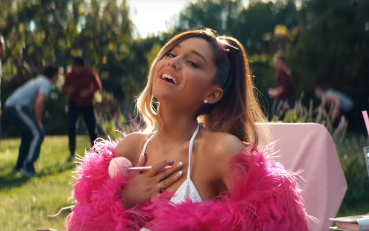 Ariana Grande Parodikan Rachel McAdams Hingga Reese Witherspoon di MV 'Thank U, Next'