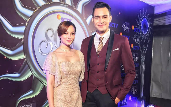 SCTV Awards 2018: Asmirandah Cantik Cium Mesra Suami, Celana 'Cingkrang' Jonas Curi Perhatian